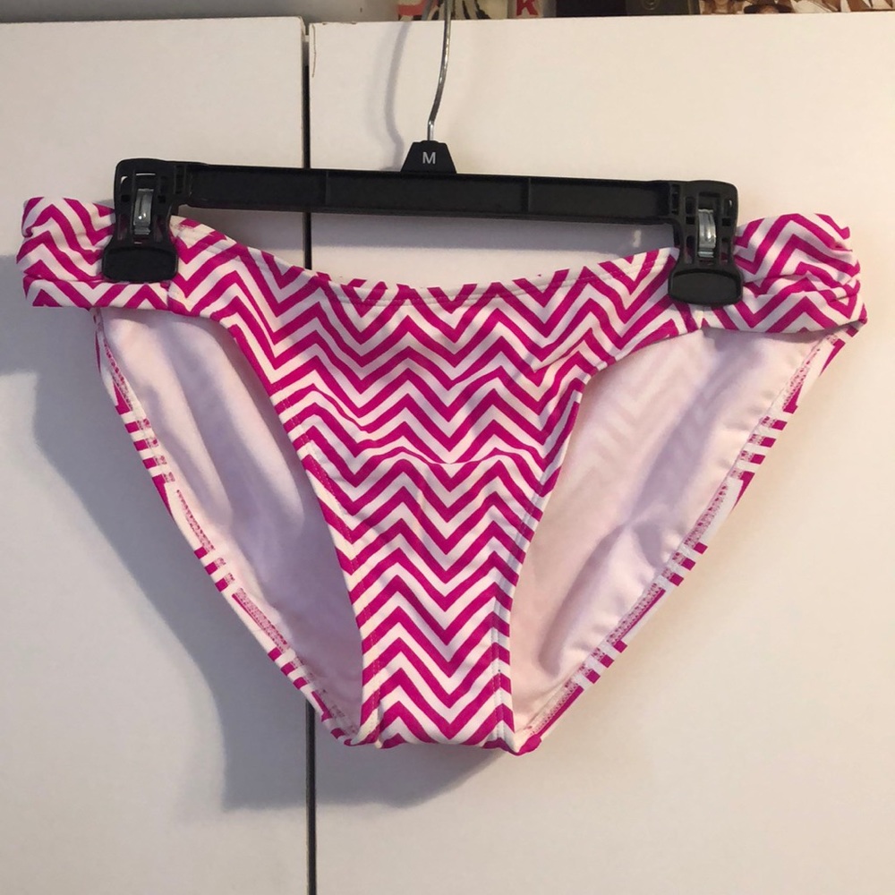 Old Navy bathing suit bottom size L